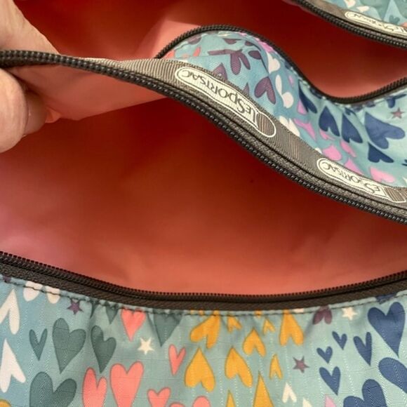 EUC LeSportsac KASEY 3 Zipper Hearts Crossbody Bag - Picture 3 of 7